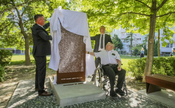 Felavatták Somorján a holokauszt áldozatainak állított emlékművet