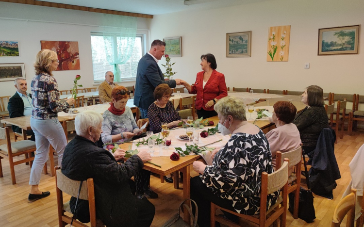 Somorja: Jubiláns nyugdíjasait köszöntötte a város vezetése