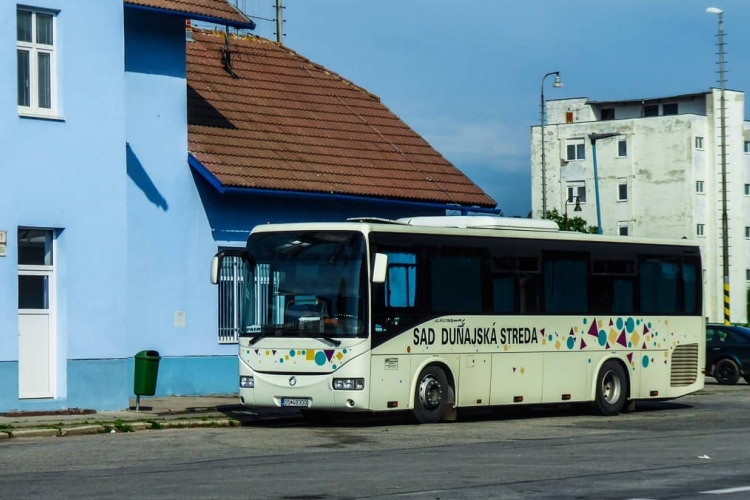 Júliustól kedvezményesen buszozhatnak a családok Nagyszombat megyében