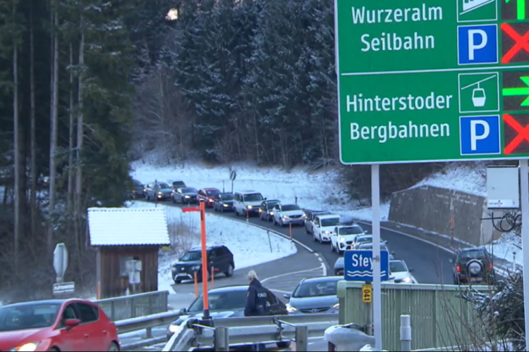 Tömegek indultak el síelni, egyes pályákat már le is zártak