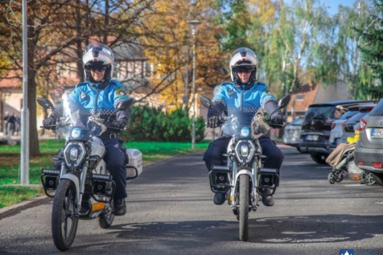 Elektromos motorokon fognak közlekedni a nagymihályi városi rendőrök