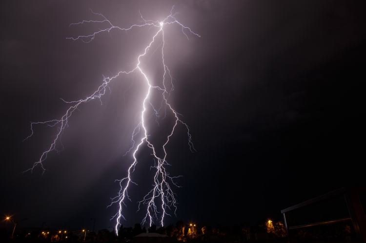 Viharokra, jégesőre figyelmeztetnek a meteorológusok