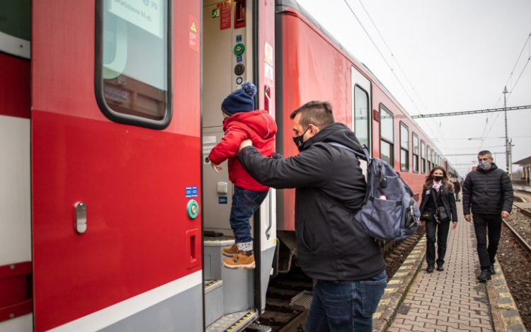 Pápá RegioJet, ismét állami kézben a Komárom-Dunaszerdahely-Pozsony vonal